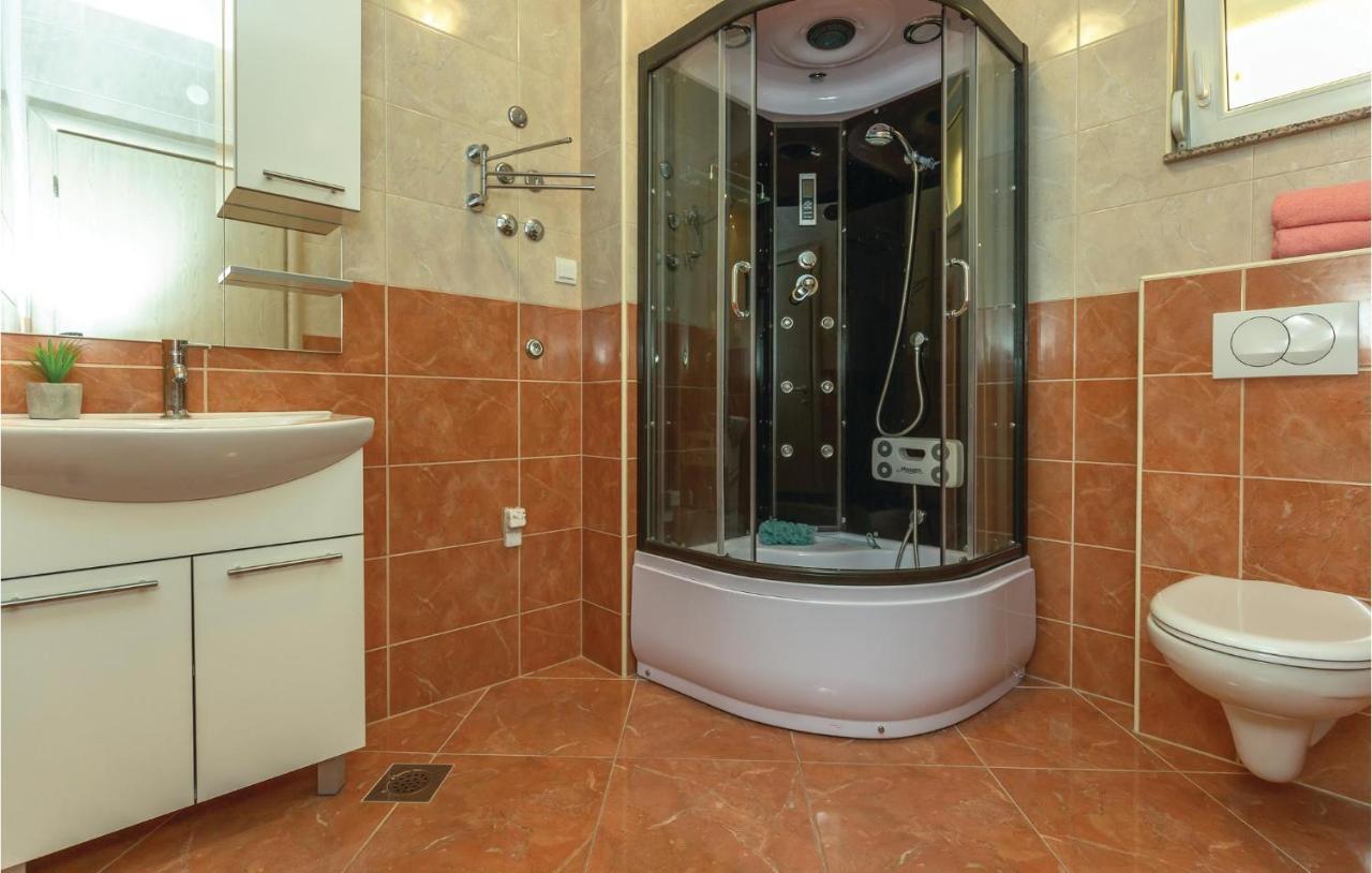 Amazing Apartment In Krvavica With Wifi Extérieur photo